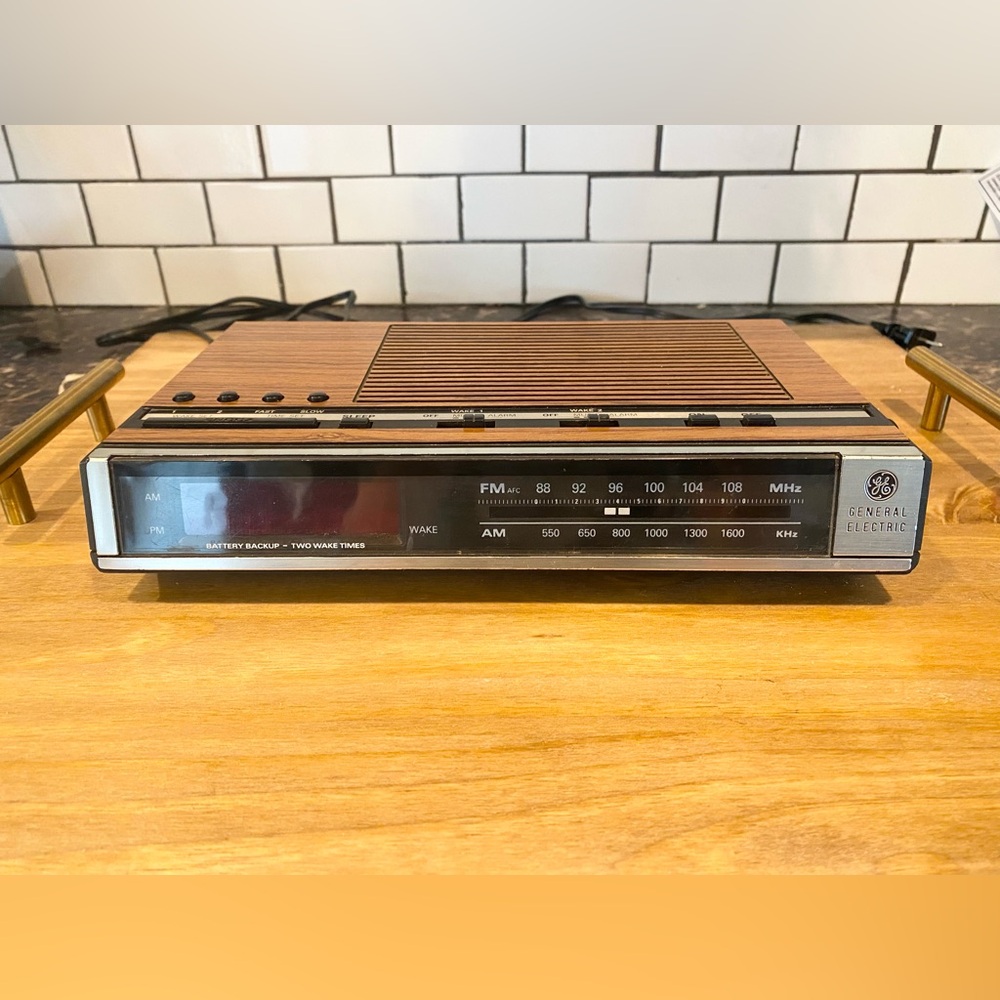 Vintage GE Digital Radio Dual Alarm Clock Woodgrain General Electric 7-4636D